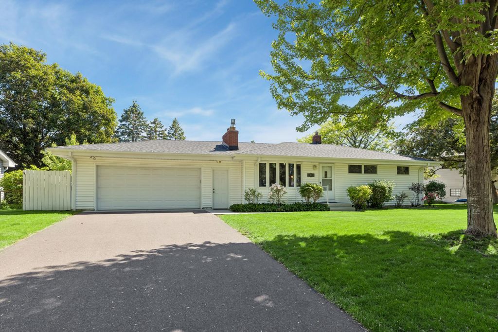 2422 Oak Street, White Bear Lake, MN 55110