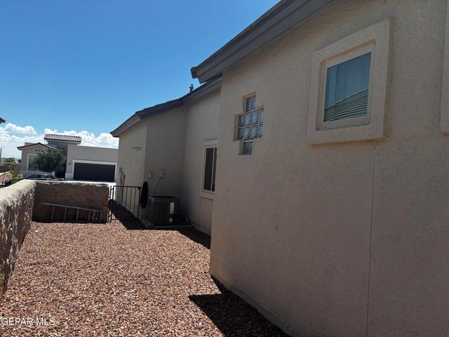 13083 BECCLES Street, El Paso, TX 79928