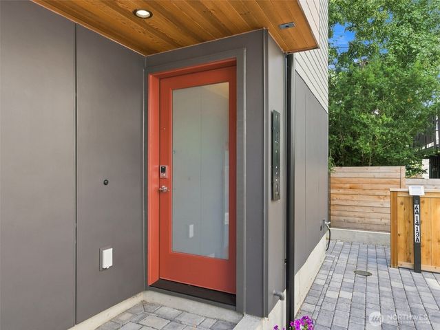 1413 A N 48th Street, Seattle, WA 98103
