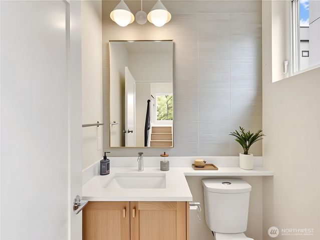1413 A N 48th Street, Seattle, WA 98103
