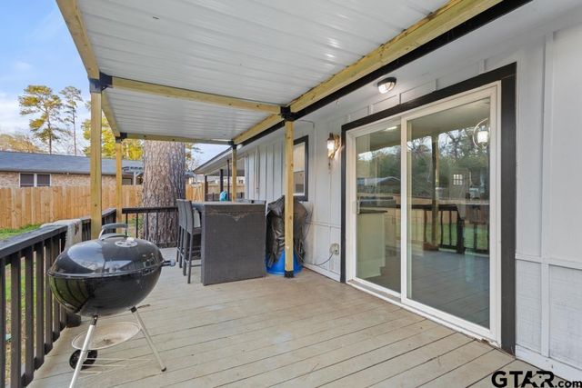 1452 Tanglewood W, Hideaway, TX 75771