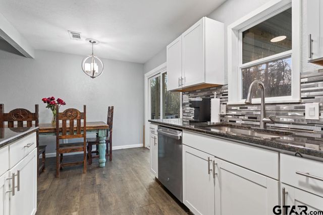 1452 Tanglewood W, Hideaway, TX 75771