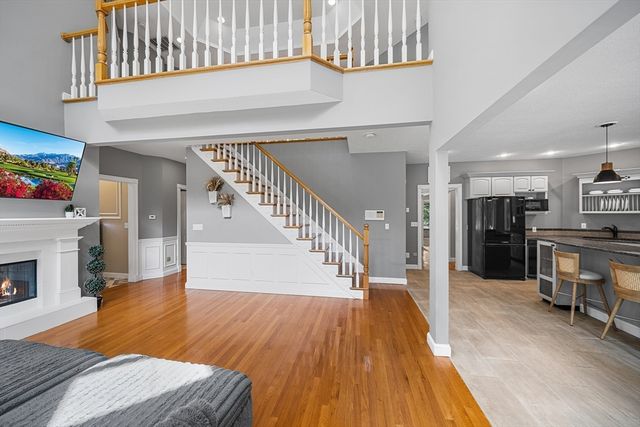 4 Iroquois Ln, Wilbraham, MA 01095
