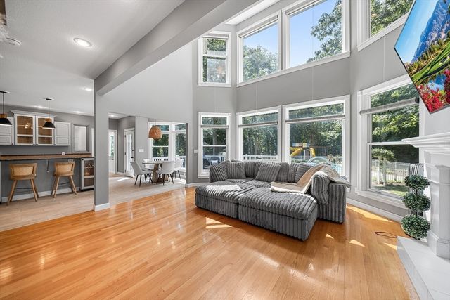 4 Iroquois Ln, Wilbraham, MA 01095