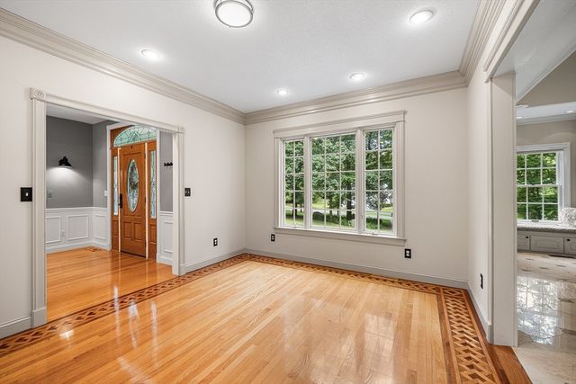 4 Iroquois Ln, Wilbraham, MA 01095