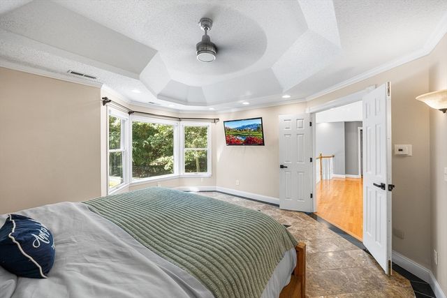 4 Iroquois Ln, Wilbraham, MA 01095