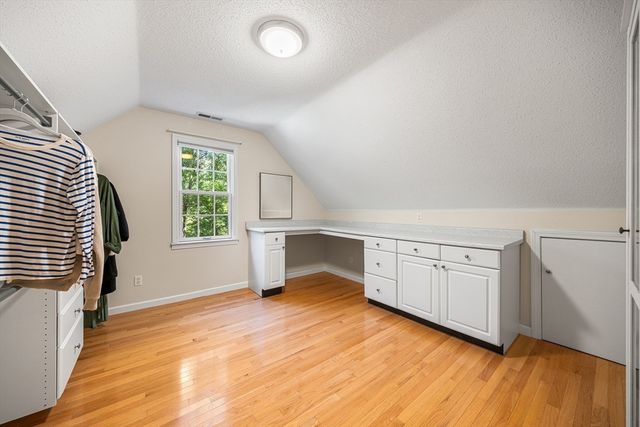 4 Iroquois Ln, Wilbraham, MA 01095