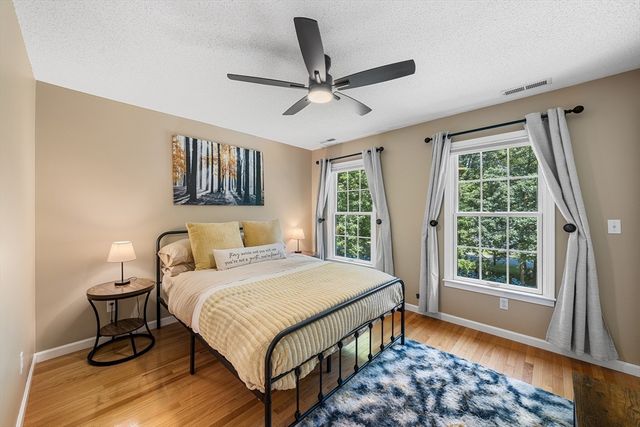 4 Iroquois Ln, Wilbraham, MA 01095