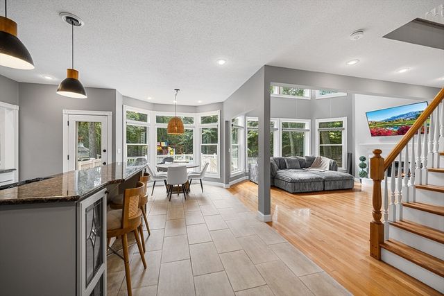 4 Iroquois Ln, Wilbraham, MA 01095