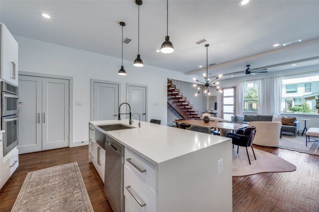 712 Rainwater Road 7, Dallas, TX 75218