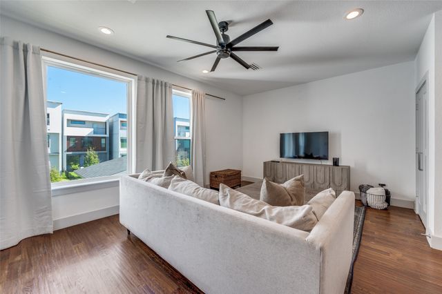 712 Rainwater Road 7, Dallas, TX 75218