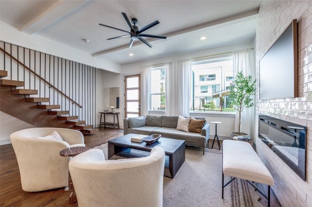 712 Rainwater Road 7, Dallas, TX 75218