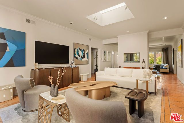 1516 N Genesee Avenue, Los Angeles, CA 90046