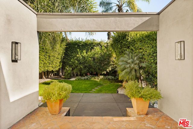 1516 N Genesee Avenue, Los Angeles, CA 90046