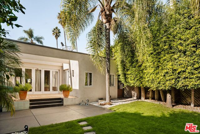 1516 N Genesee Avenue, Los Angeles, CA 90046