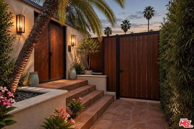 1516 N Genesee Avenue, Los Angeles, CA 90046