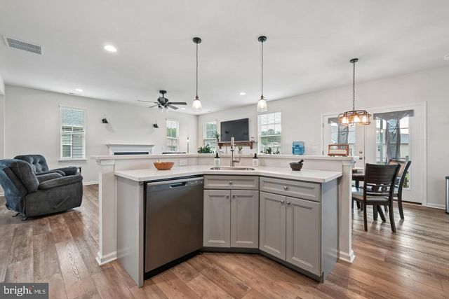 228 KIPPEN DR, Williamstown, NJ 08094