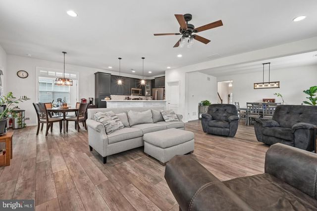 228 KIPPEN DR, Williamstown, NJ 08094