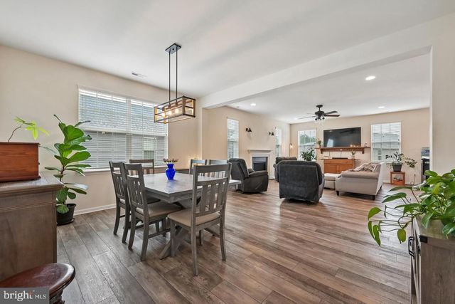 228 KIPPEN DR, Williamstown, NJ 08094