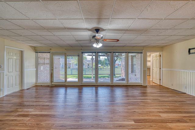 7001 Monroe Avenue, Evansville, IN 47715