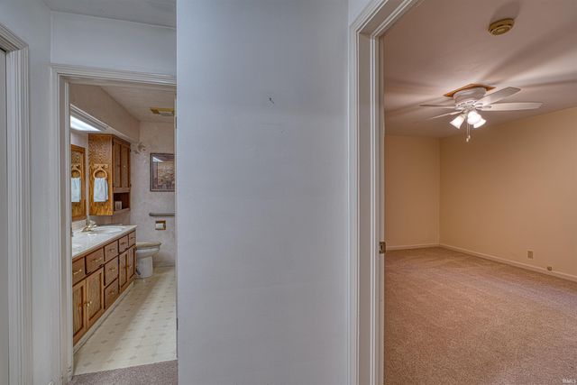 7001 Monroe Avenue, Evansville, IN 47715