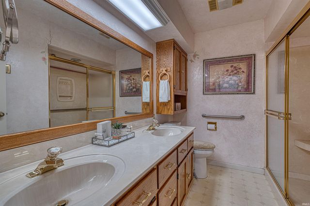 7001 Monroe Avenue, Evansville, IN 47715