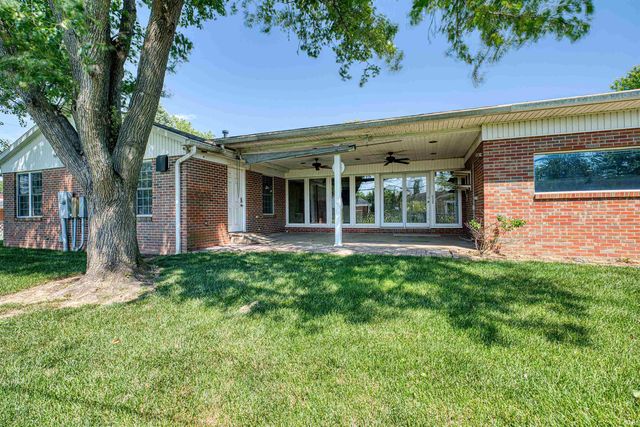 7001 Monroe Avenue, Evansville, IN 47715