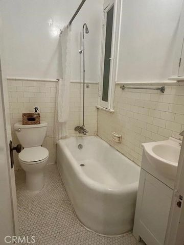 2121 James M Wood Boulevard 205, Los Angeles, CA 90006