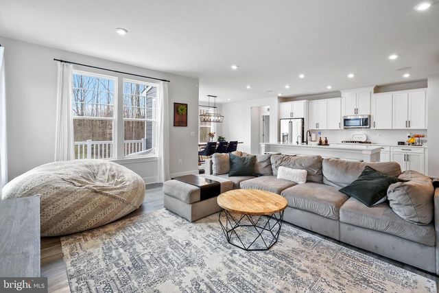 18150 MARSH PINE RD, Dumfries, VA 22026