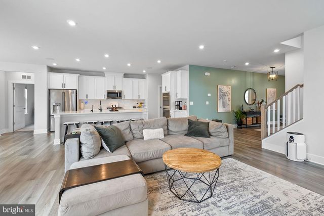 18150 MARSH PINE RD, Dumfries, VA 22026