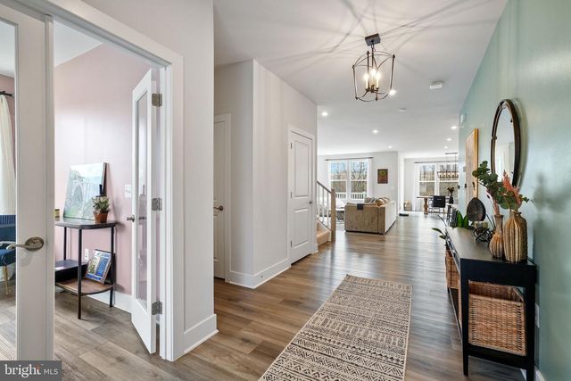 18150 MARSH PINE RD, Dumfries, VA 22026