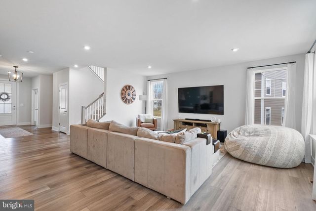 18150 MARSH PINE RD, Dumfries, VA 22026