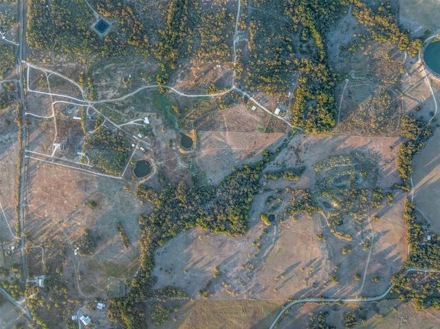 3270 Fm 671, Luling, TX 78648