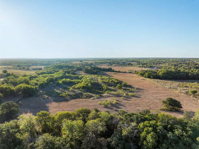 3270 Fm 671, Luling, TX 78648