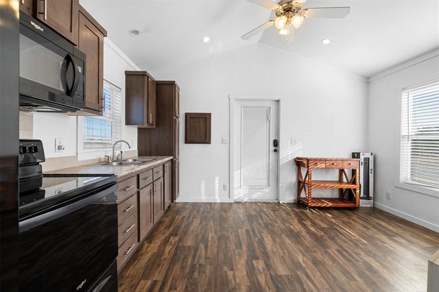 3270 Fm 671, Luling, TX 78648