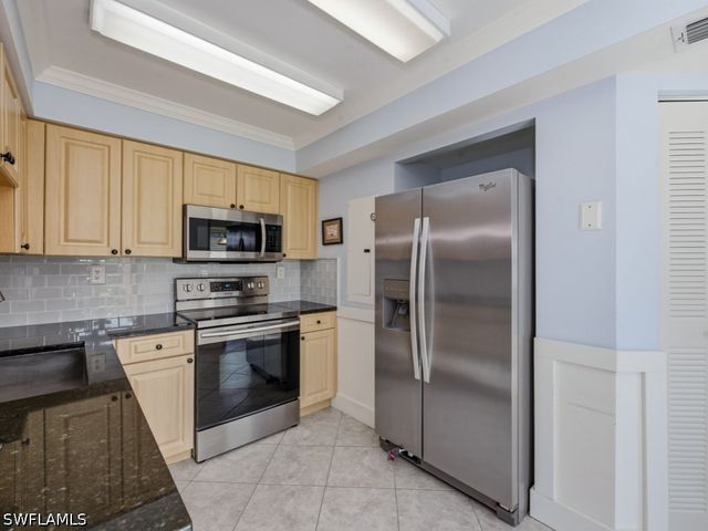 1512 Mainsail DR 5, Naples, FL 34114