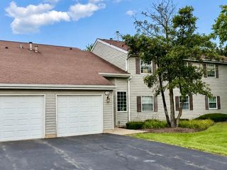116 GANT Circle F, Streamwood, IL 60107