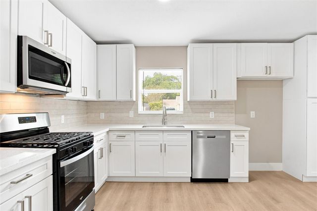 2803 S Houston Drive, La Marque, TX 77568