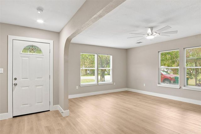2803 S Houston Drive, La Marque, TX 77568