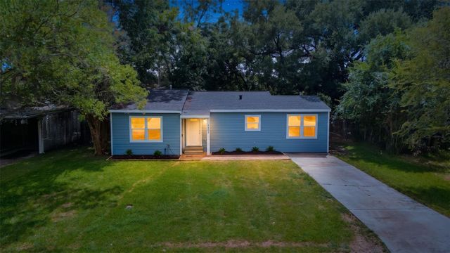 2803 S Houston Drive, La Marque, TX 77568