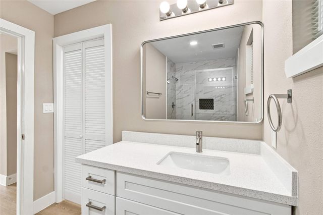 2803 S Houston Drive, La Marque, TX 77568