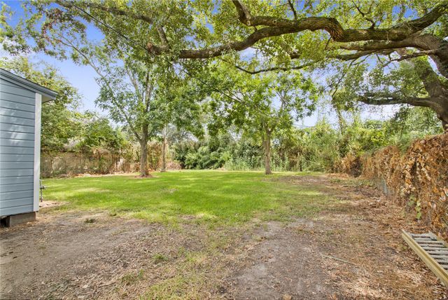 2803 S Houston Drive, La Marque, TX 77568