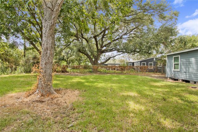 2803 S Houston Drive, La Marque, TX 77568