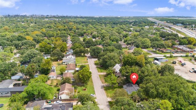 2803 S Houston Drive, La Marque, TX 77568