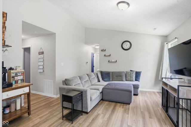 4027 Fairoaks Court, Franklin, IN 46131