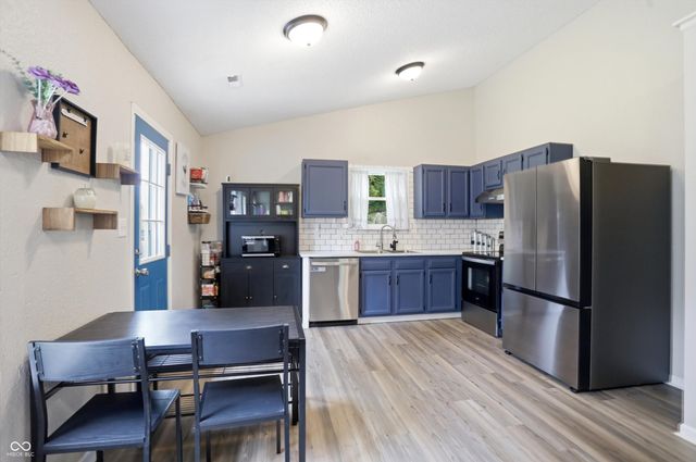 4027 Fairoaks Court, Franklin, IN 46131