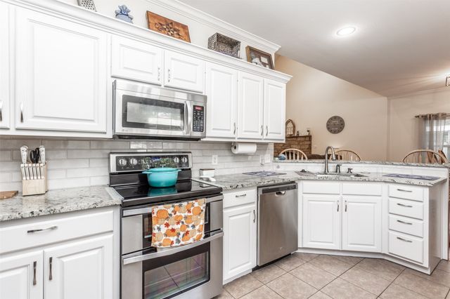 105 W 6th Street, Lindsay, TX 76250