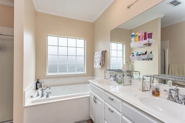 105 W 6th Street, Lindsay, TX 76250