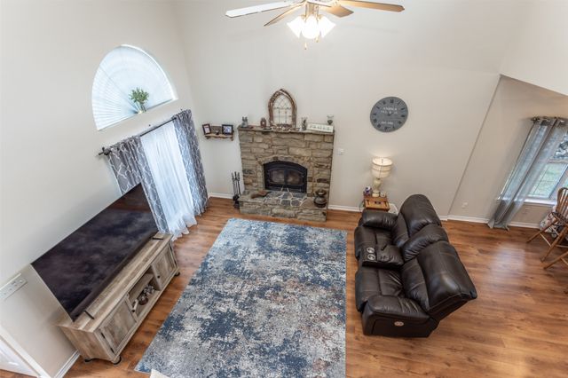 105 W 6th Street, Lindsay, TX 76250