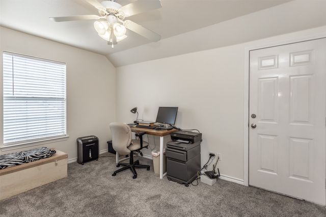 105 W 6th Street, Lindsay, TX 76250